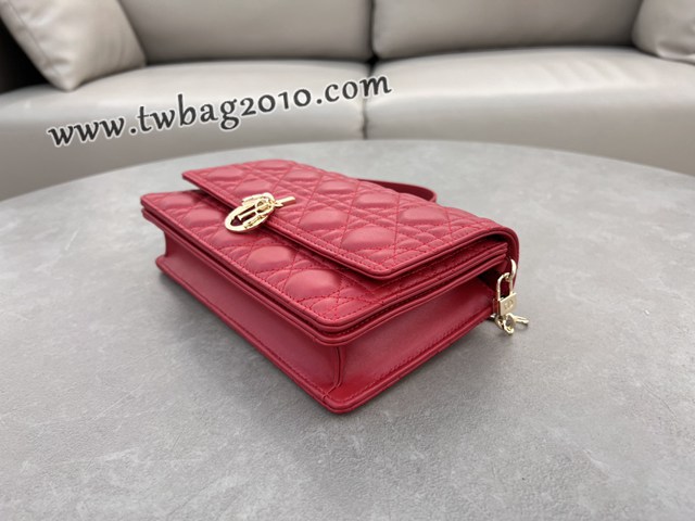 Dior专柜2024新款迪奥高仿原单黑色漆皮革藤格纹Miss肩背斜挎手提包 djfk1329